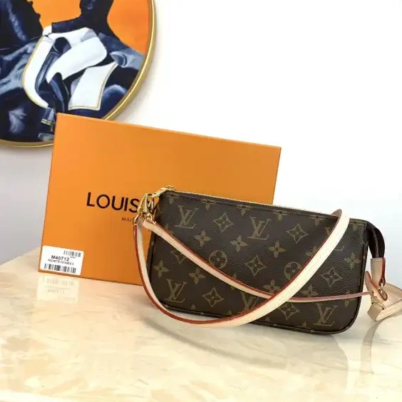 AAA Replica Ru Louis POCHETTE Vuitton ACCESSOIRES 0607